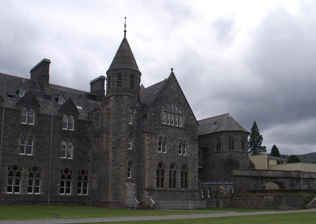 Raven Wing Apartments - Highland Club Scotland ฟอร์ตออกัสตัส ห้อง รูปภาพ